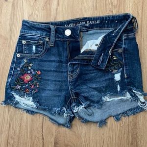 10/10 condition AE hi rise shortie , floral embroidery , size 2
